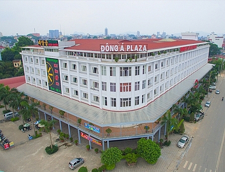 Khách sạn Đông Á (DAH) tiếp tục bán công ty con