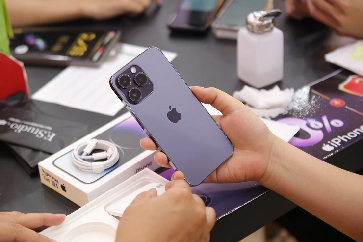 Không nên bỏ lỡ - iPhone 14 Pro Max 'sụt' giá theo tuần: Giá iPhone ở Việt Nam hiện đang thấp nhất TG?