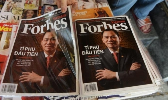 Vì sao ông Phạm Nhật Vượng bị loại khỏi danh sách tỷ phú Bloomberg nhưng Forbes vẫn công nhận?