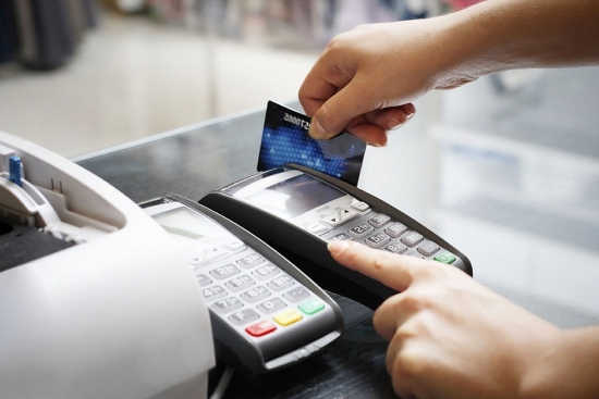 Thanh toán không tiền mặt “lên ngôi”, ATM sụt giảm đáng kể giao dịch rút tiền mặt