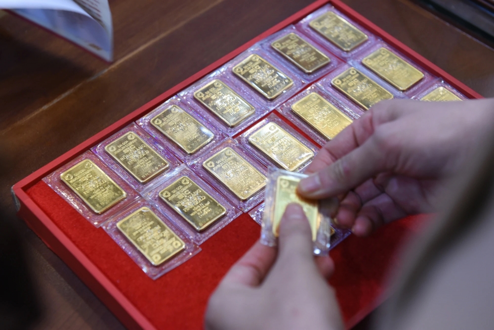 Giá vàng tăng liên tục tăng phi mã, người vay vàng méo mặt khi khoản nợ phình to