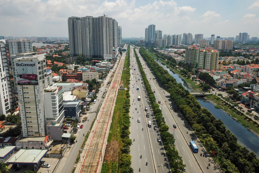 Lạ lùng cách doanh nghiệp địa ốc “giải khát” vốn