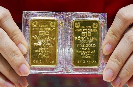 Giá vàng chính thức vượt 77 triệu đồng/lượng, liên tục thiết lập kỷ lục mới về giá