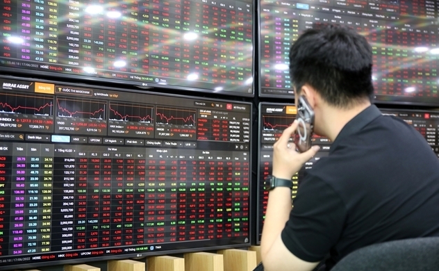Góc chuyên gia: Thị trường chứng khoán Việt Nam đang đắt hay rẻ?